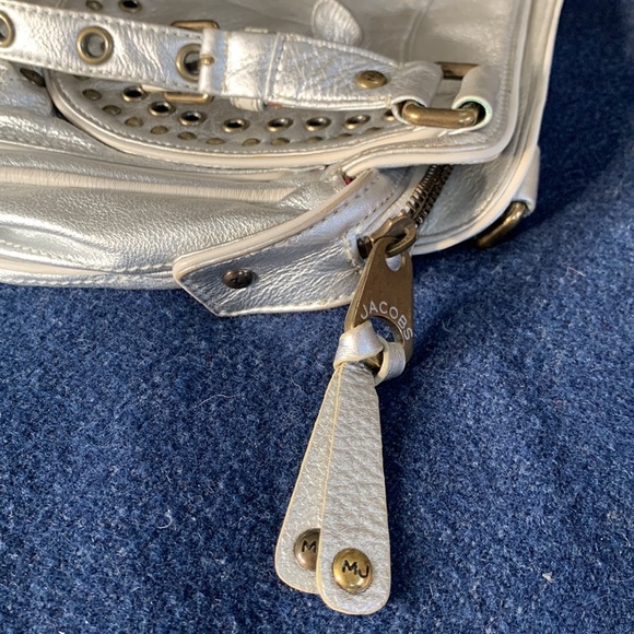 Marc Jacobs purse, Silver with bronze accents and pink interior - Picture 4 of 4